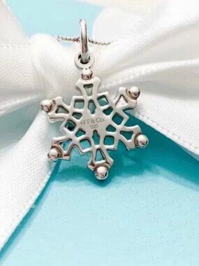 Tiffany & Co. Fashion Snowflake Necklace